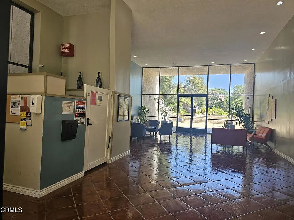 2 bed, 2.0 bath, 1269 sqft, $2,950 — Photo 2