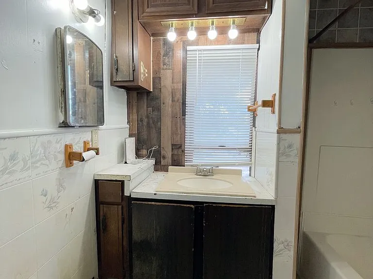 102 E 9th Ave — Photo 13