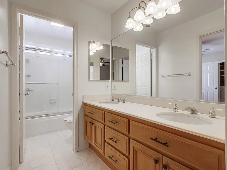 13945 Lewiston St — Photo 26