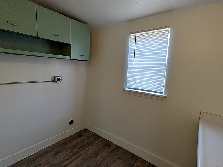 320 W Dill St — Photo 9