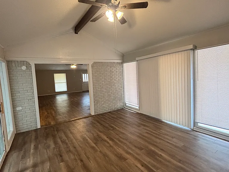 912 Gibson Ct — Photo 7