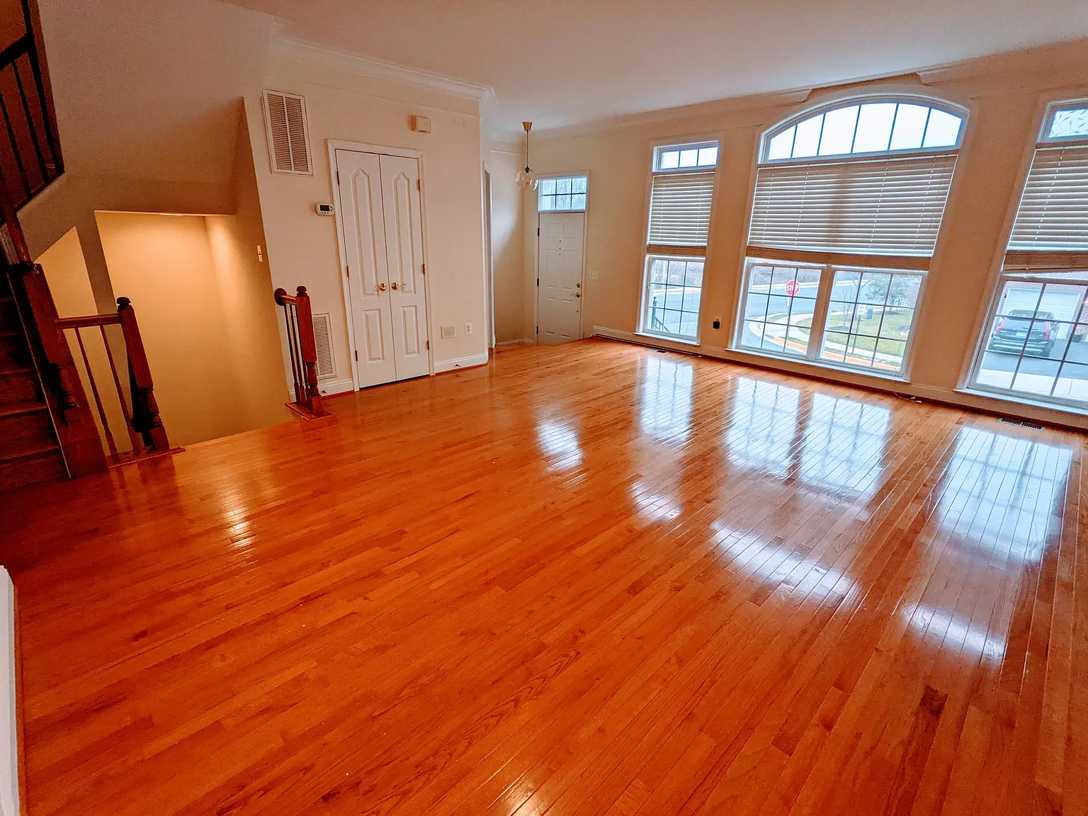 4 bed, 3.5 bath, 2281 sqft, $3,500 — Photo 4