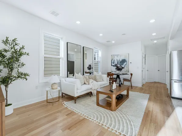 23 Randolph Avenue image 1 of 20