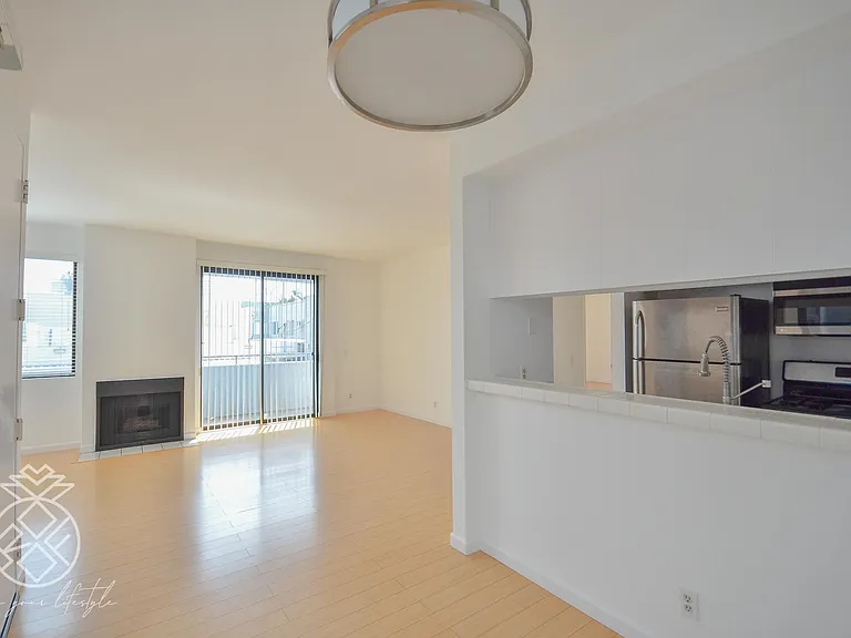 1727 Glendon Ave #104 — Photo 8