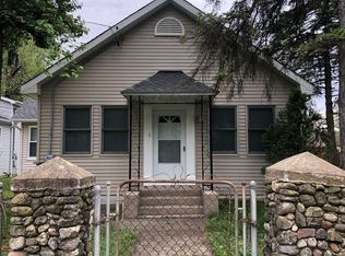 7 W Washington St, Round Lake, IL 60073