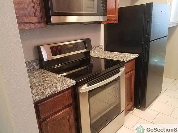2nd image of 2407 Doreen St