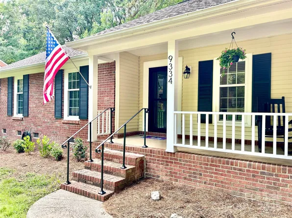 9334 New Towne Dr, Matthews, NC 28105