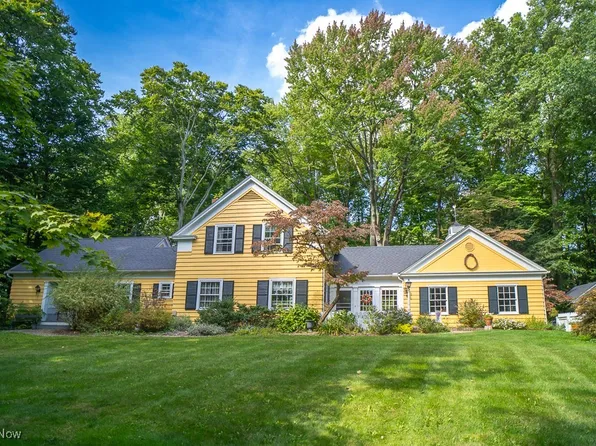 3577 Wooddale Dr, Barberton, OH 44203