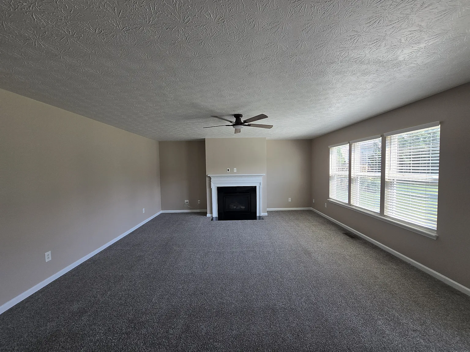 11819 Bellhaven Dr — Photo 2