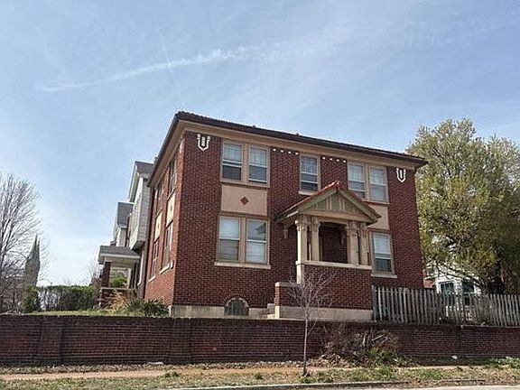 2nd image of 2901 Meramec St