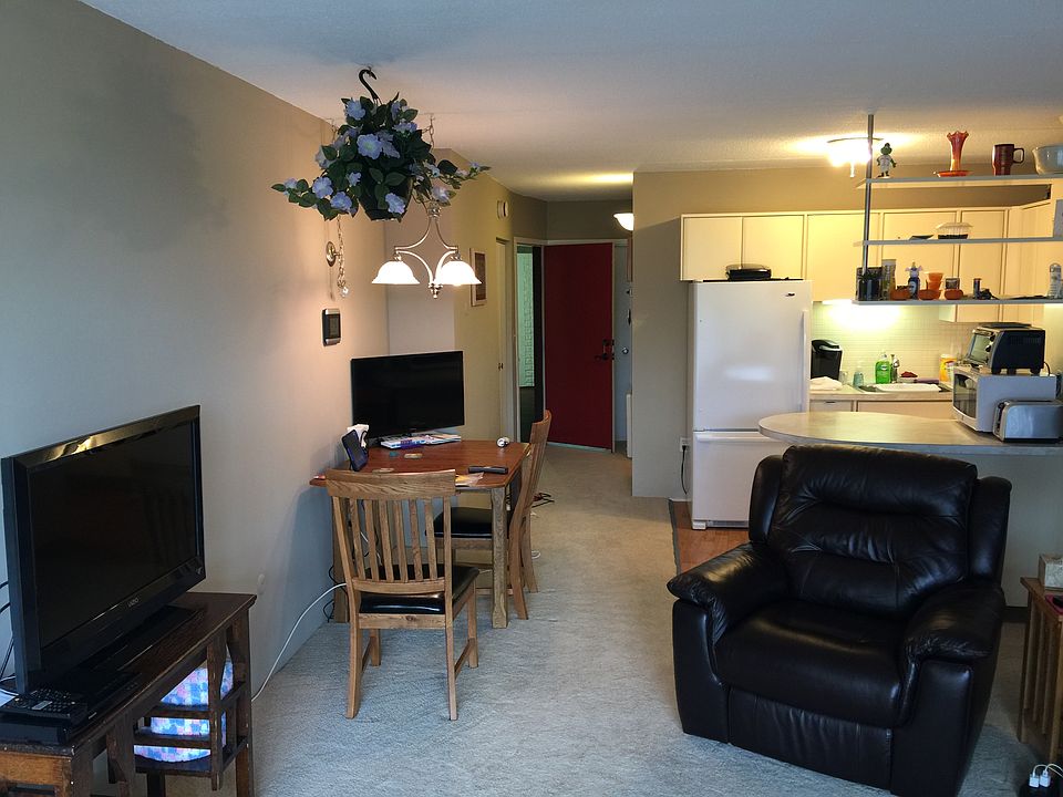 Living/New Rug+Appliances