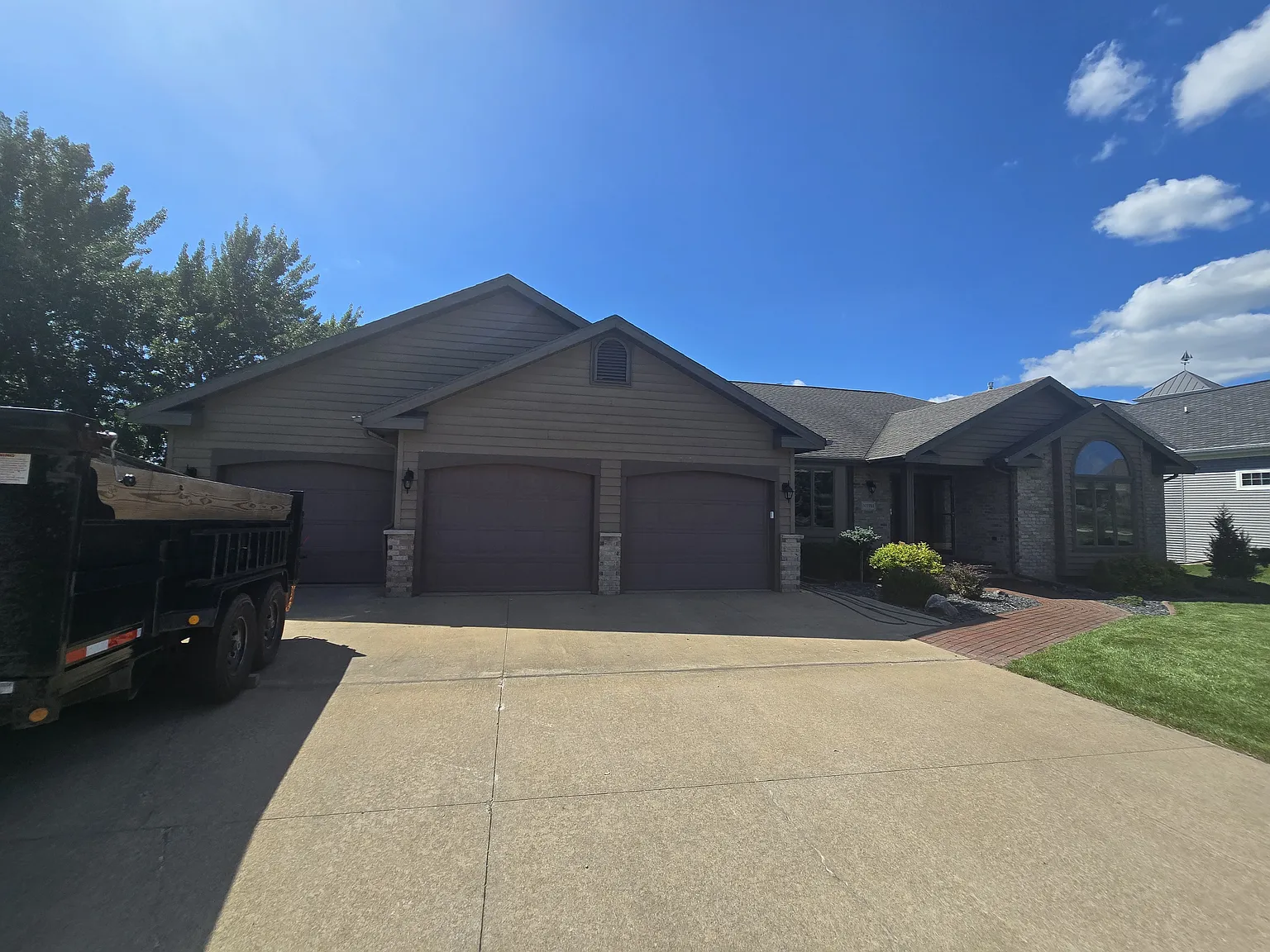 3 bed, 2.5 bath, 3501 sqft, $7,200 — Photo 2