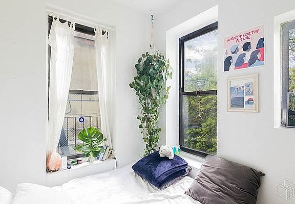 5th image of 543 1/2 E 6th St APT 3