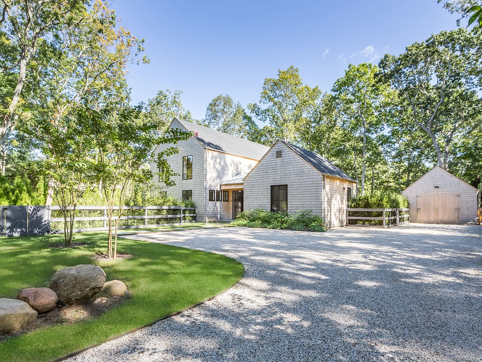 New 5 Bedroom Modern Farmhouse in Private Beach Community — Photo 2
