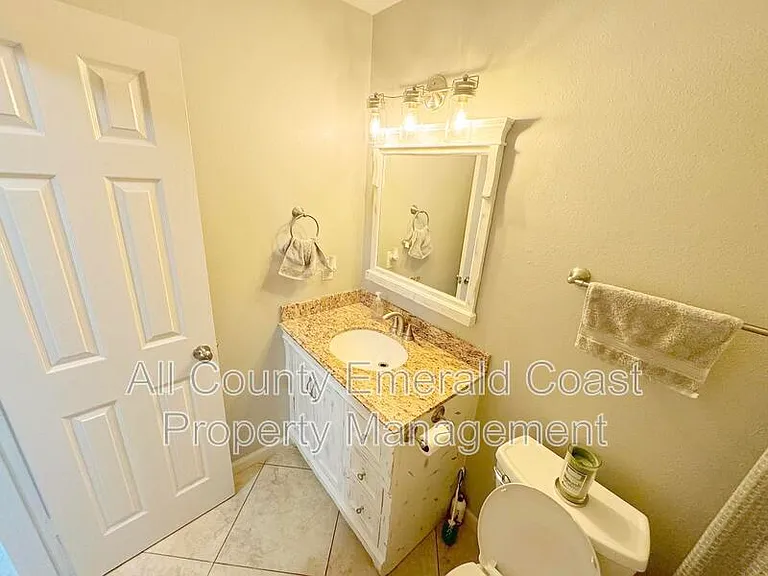 915 Emily Cir — Photo 24