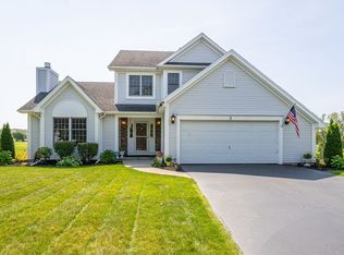 3 Chelsea Meadows Dr, West Henrietta, NY 14586