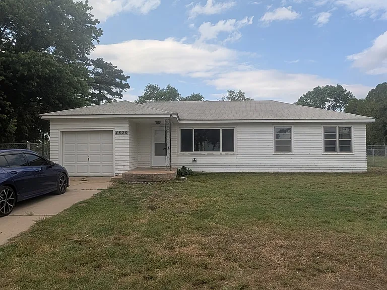 4830 W Esthner St — Photo 1