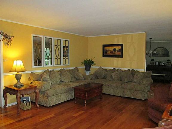 5th image of 125 Thornwood Dr