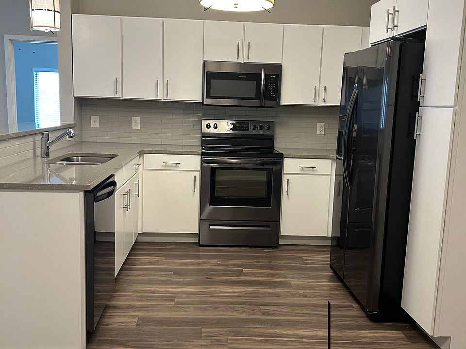 1st image of 1001 S 192nd Ct Unit 97