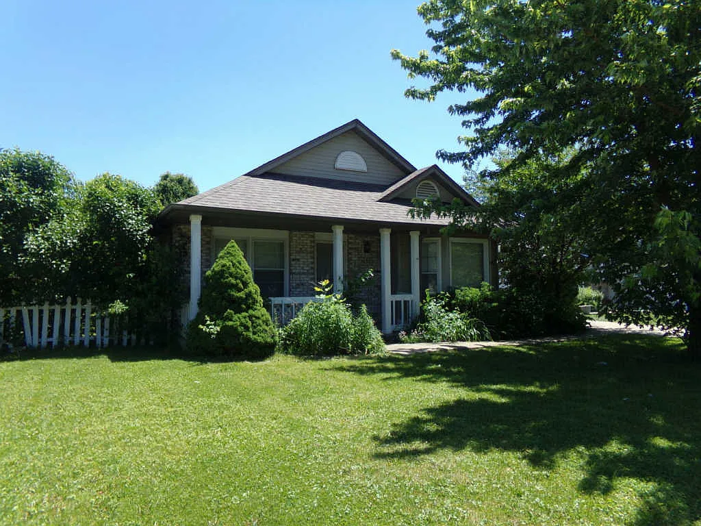 1630 East St photo 1