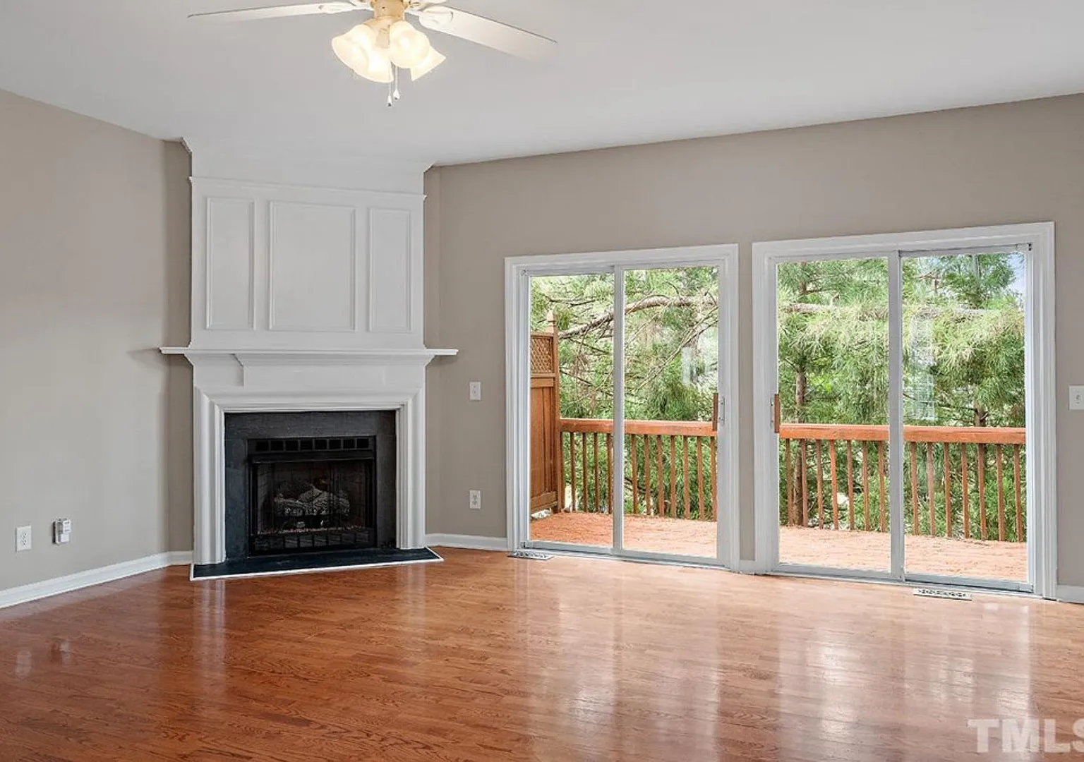 **Offering Refundable Application Fees** Terrific 3bd, 2.5ba Raleigh End Unit Townhome In A Prime... — Photo 3