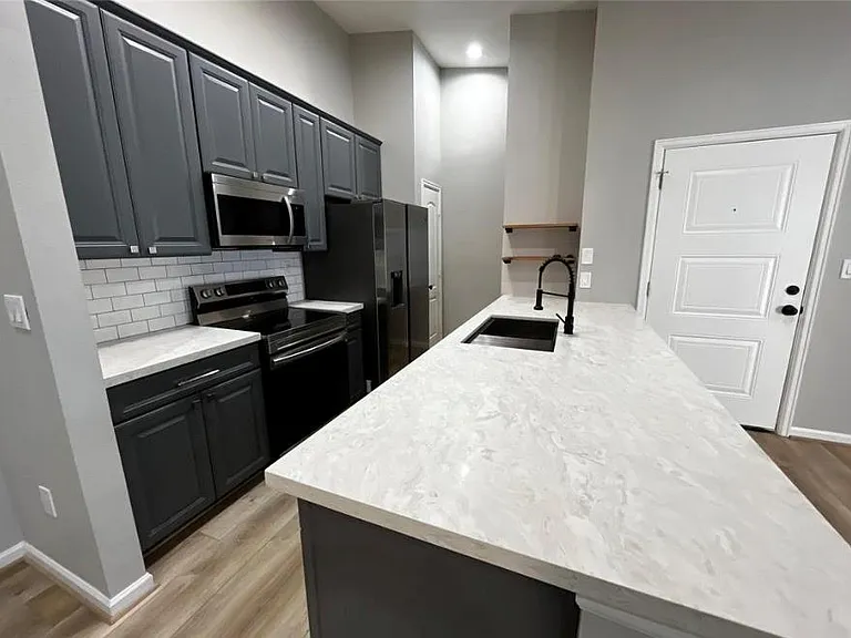 2425 Augusta Dr #44 — Photo 2