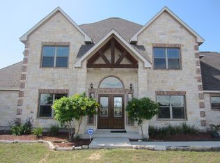 205 Abrego Lake Dr, Floresville, TX 78114