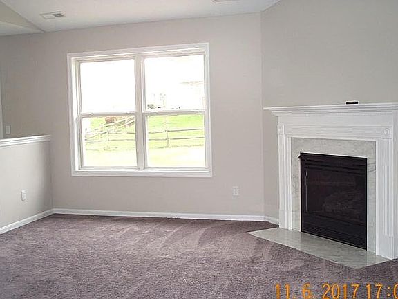 5th image of 571 Blue Spruce Pl