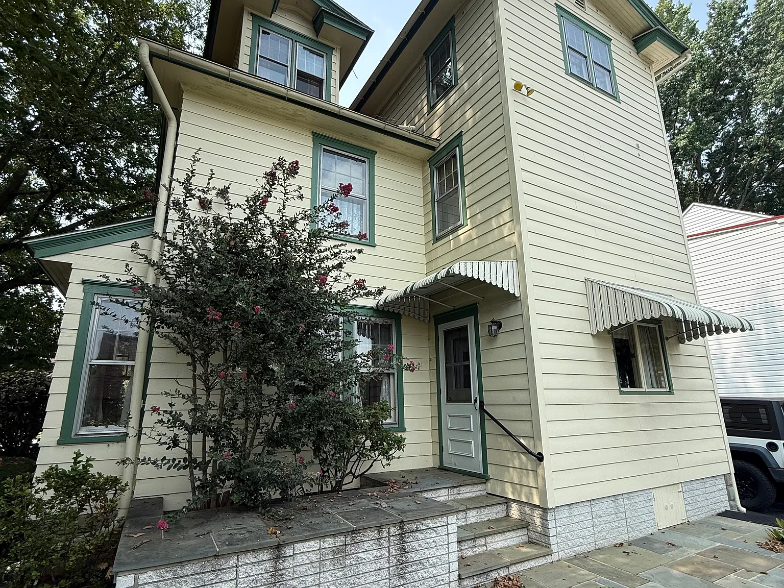 5 bed, 2.5 bath, 1771 sqft, $2,950 — Photo 2