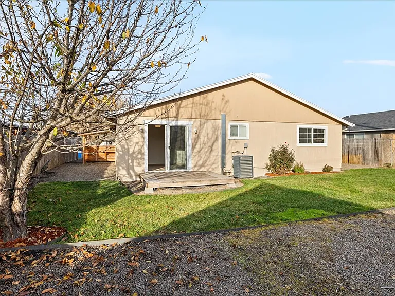 106 N Buchanan Ave — Photo 19
