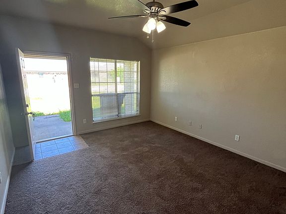 4th image of 1402 Nicholas Cir APT A