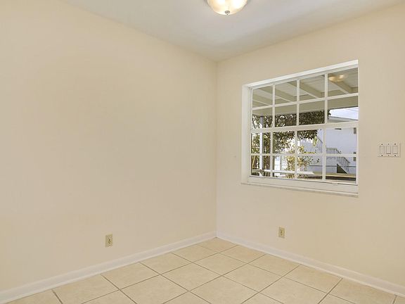 5th image of 533 W Jasmine Dr