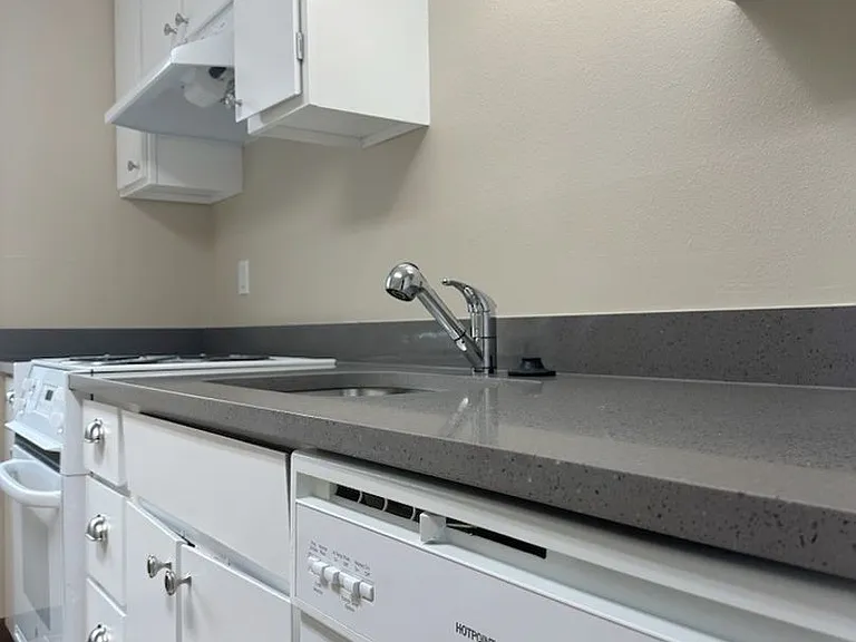 Roxclif Apartments — Photo 7