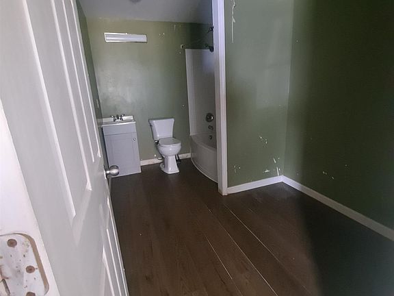 5th image of 2287 Rose Rd