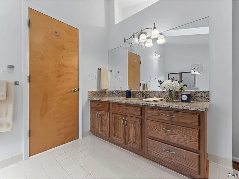 6628 Longworth Dr — Photo 17