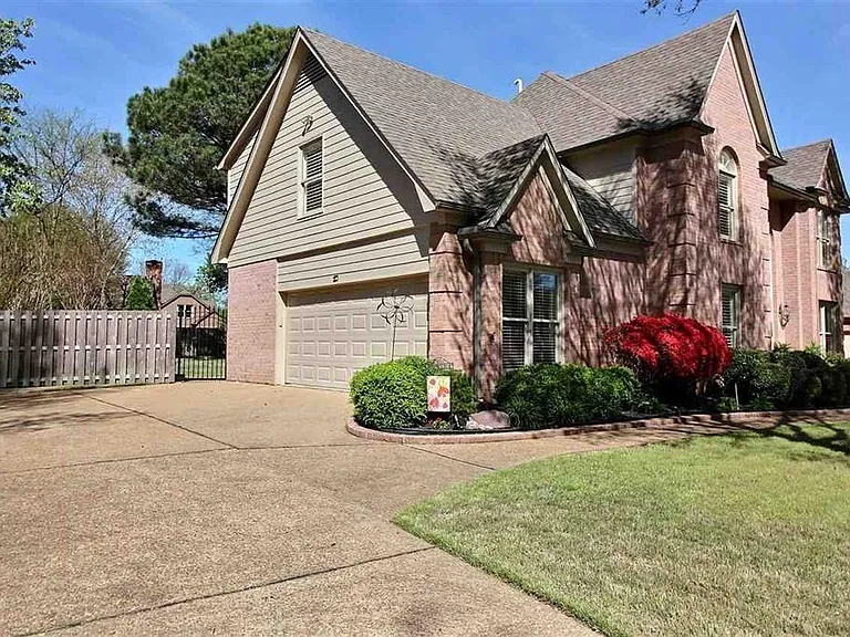 2345 Linkenholt Dr — Photo 2