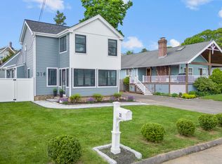 31 Waverly Rd, Branford, CT 06405