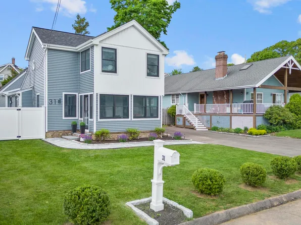 31 Waverly Road, Branford, CT 06405
