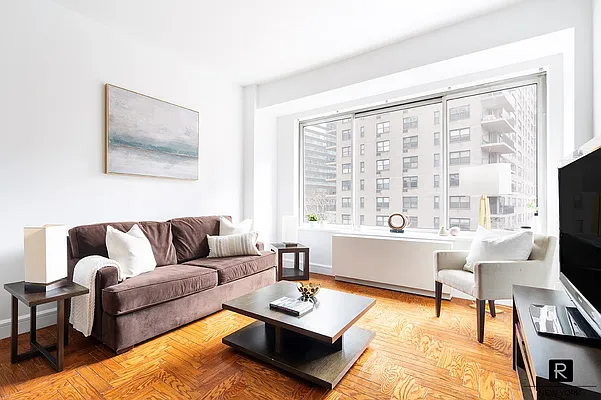 Sold by R New York | media 2