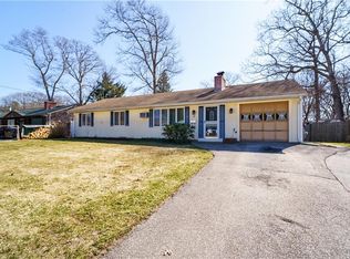30 Torrington Dr, Warwick, RI 02889