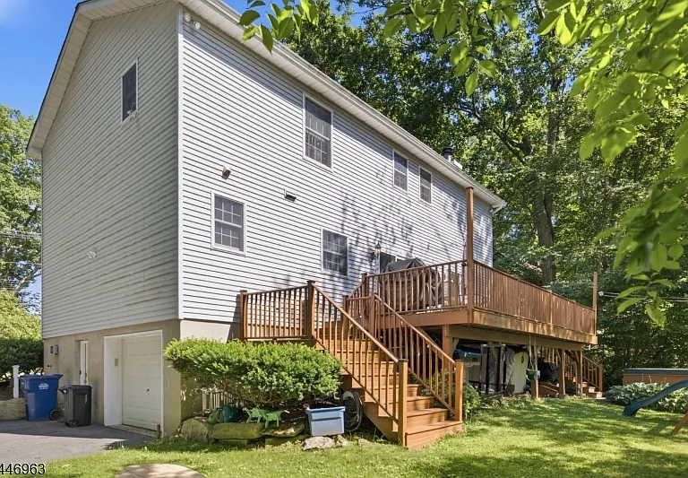 2057 Lakeside Dr W — Photo 8