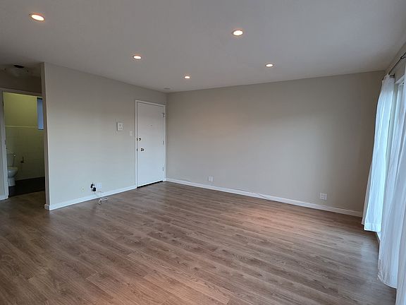 4th image of 1400 Castro St APT 6