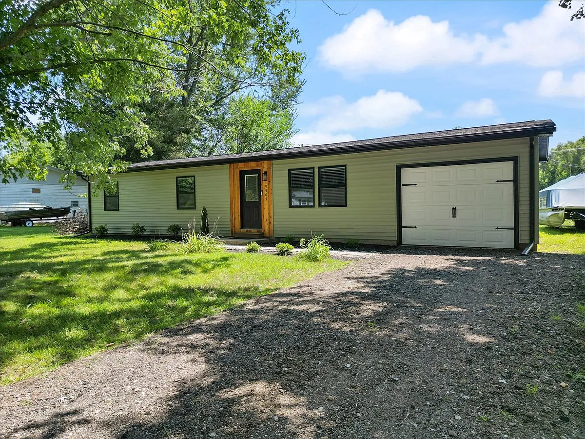 3 bed, 953 sqft, $2,100 — Photo 4