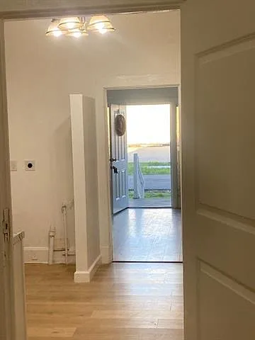 1 bed, 1.0 bath, 967 sqft, $1,200 — Photo 2