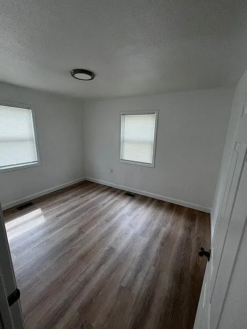 6 bed, 1450 sqft, $1,600 — Photo 3