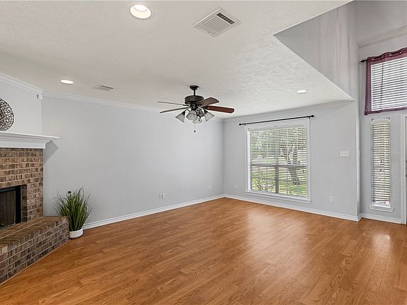 5th image of 902 Dove Landing Ave