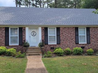 139 7th St, Henderson, TN 38340