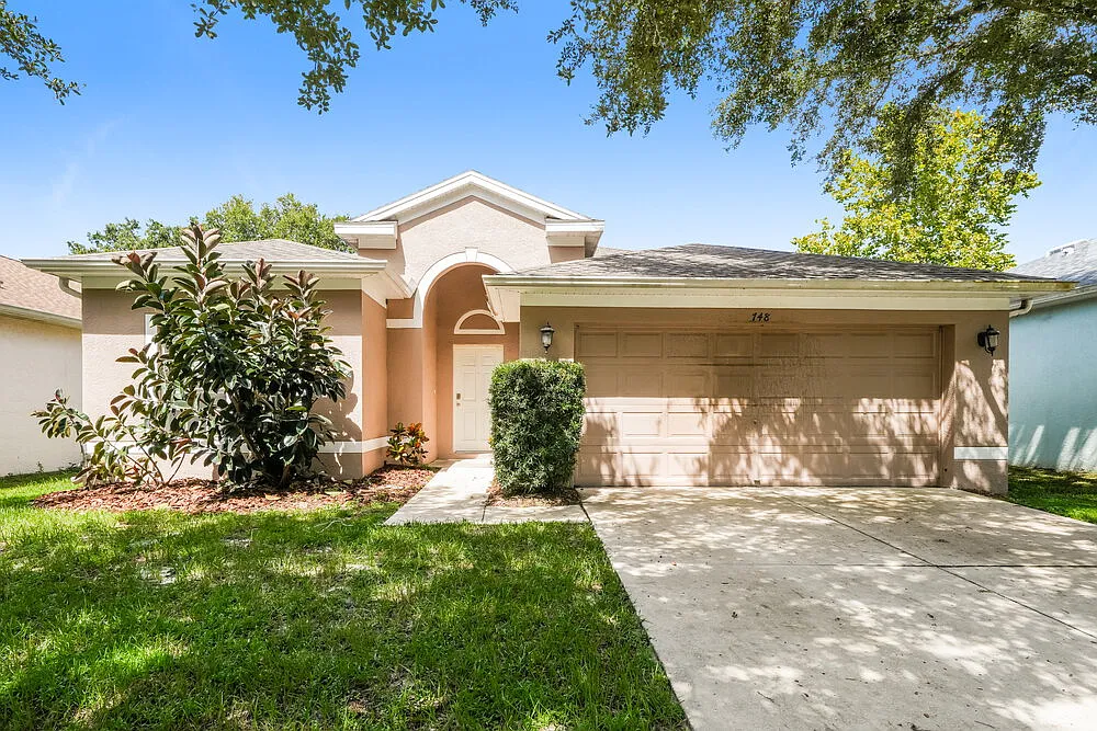 3 bed, 2.0 bath, 1510 sqft, $2,105 — Photo 1