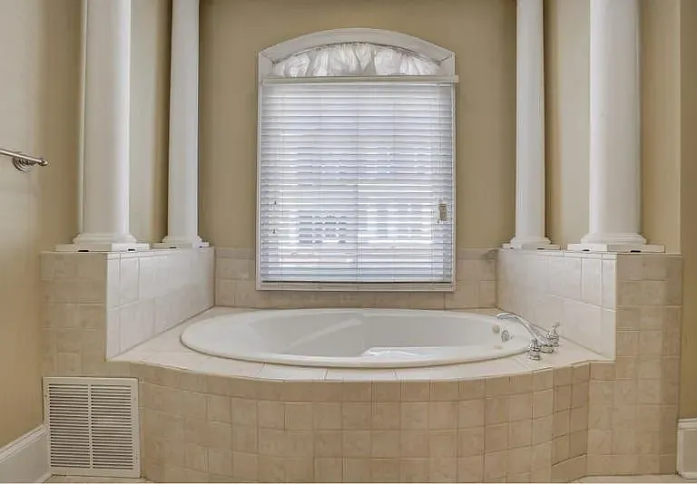 806 Clifton Heights Ln — Photo 15
