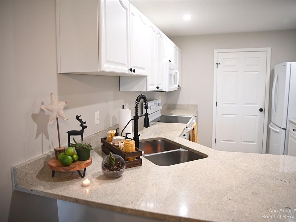 1st image of 273 Victoria Dr Unit 13